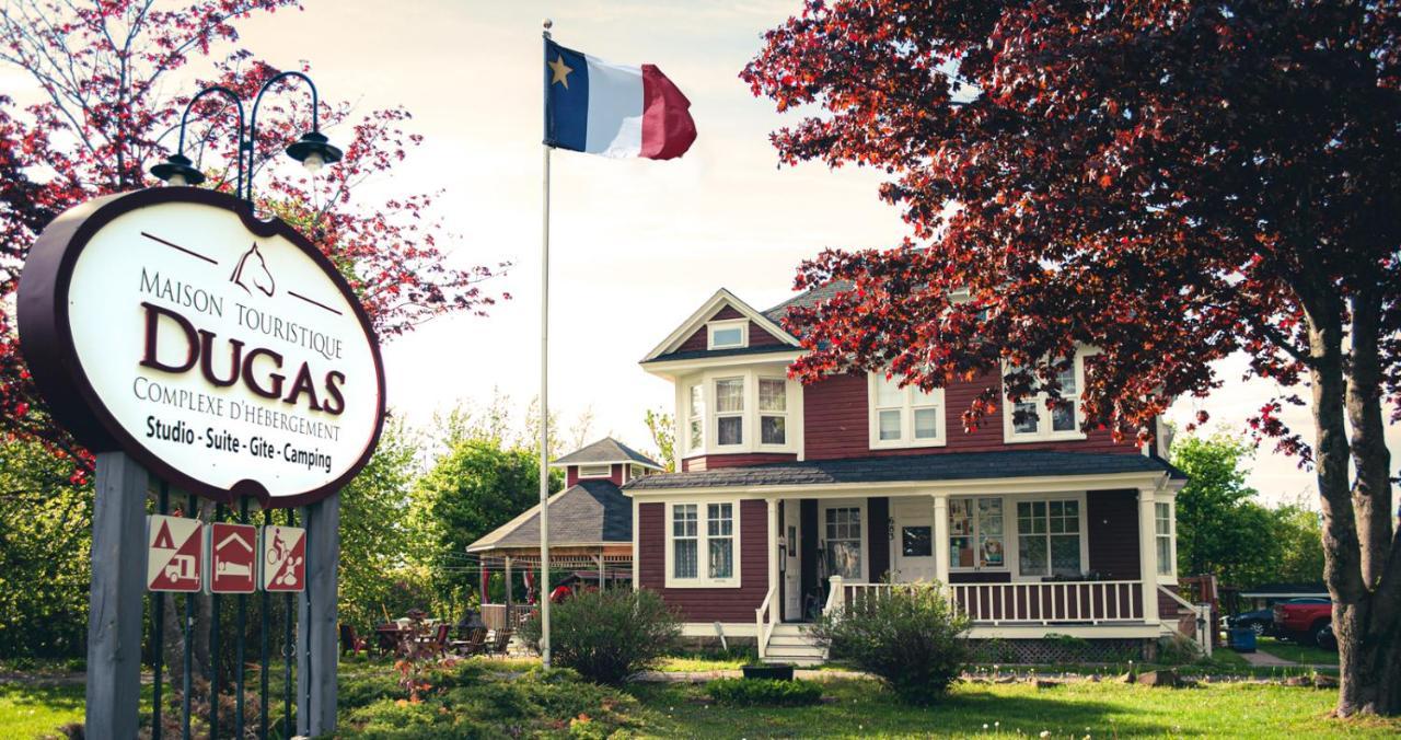 Complexe D'Hebergement La Maison Touristique Dugas Caraquet Exterior photo